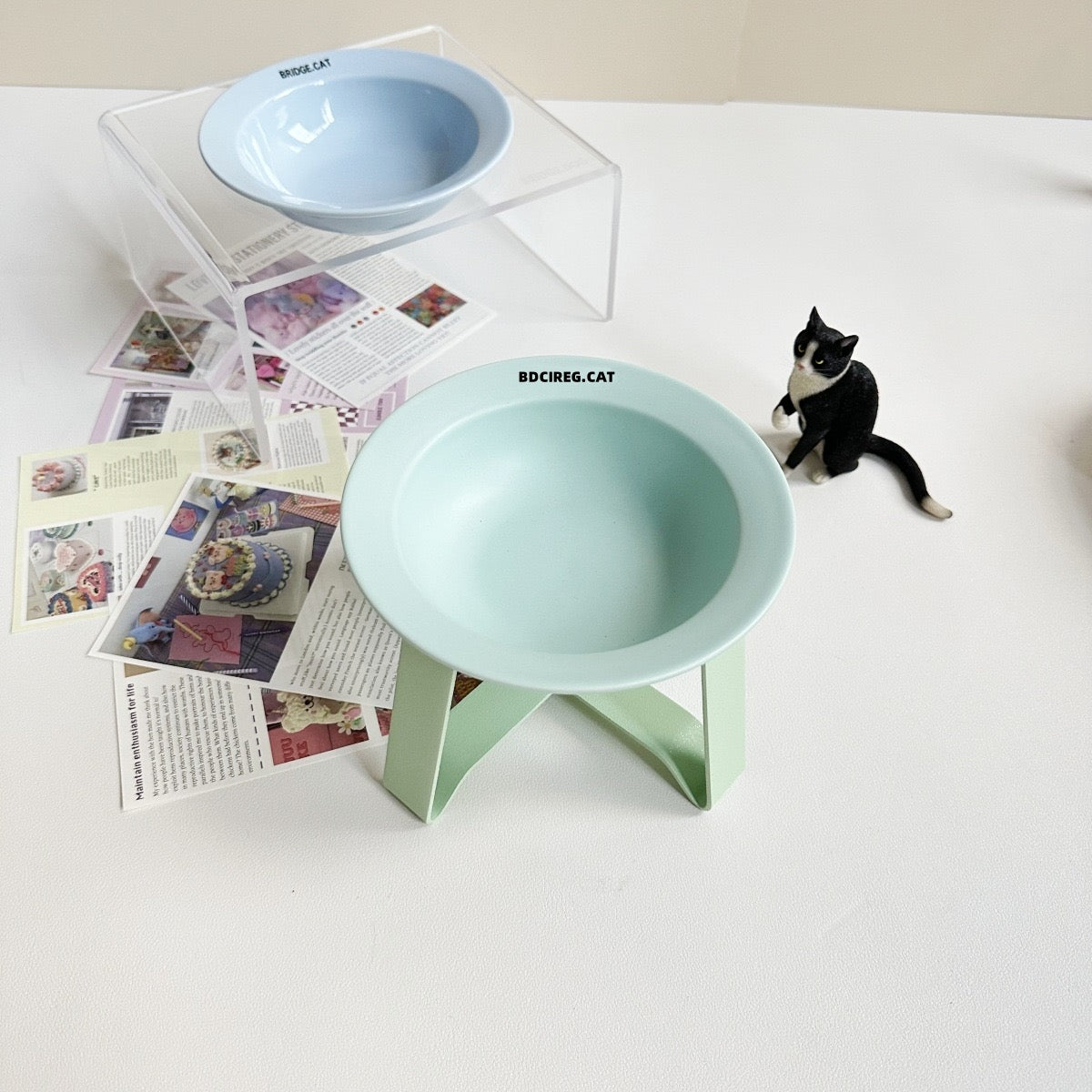 Bridge Cat Cute High-Footed Ceramic Pet Bowl